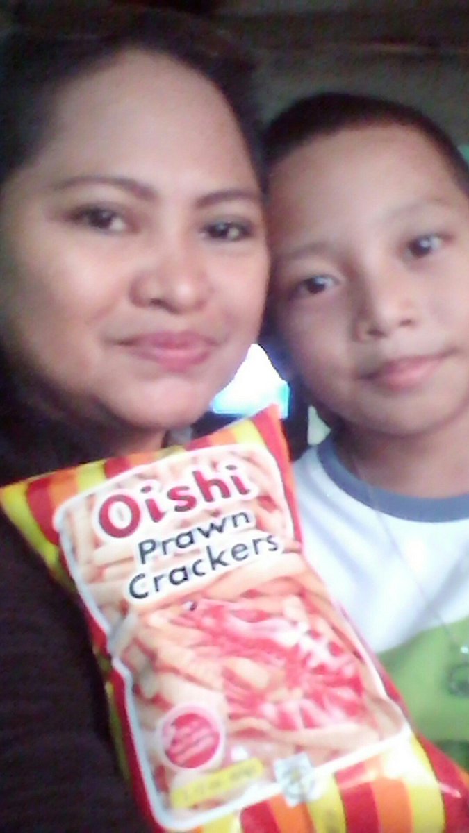 jemkarvibes's tweet photo. with our favorite snack.. OISHI prawn crackers original made our movie marathon more enjoyable #OishiPH #SnapcartPH https://t.co/xSRvyvkkDA