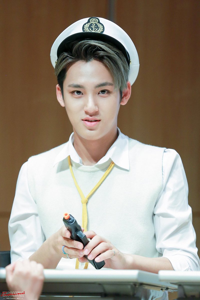 kimmingyuth's tweet photo. [HQ] 151025 Fansign #Mingyu #민규 
#SEVENTEEN #세븐틴  
Cr.Insomnia https://t.co/uT09MYNhUm