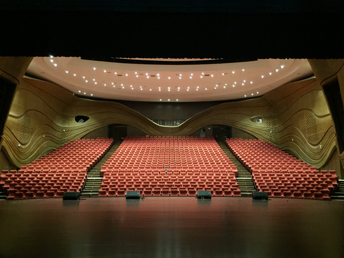 rcf_audio's tweet photo. Music Theatre at Zhaoqing University, Guangdong, China, with RCF TTL33-A, SUB 705-AS, ST15-SMA and HD10-A. #soundculture #ttl33 https://t.co/yJmUWIscoW