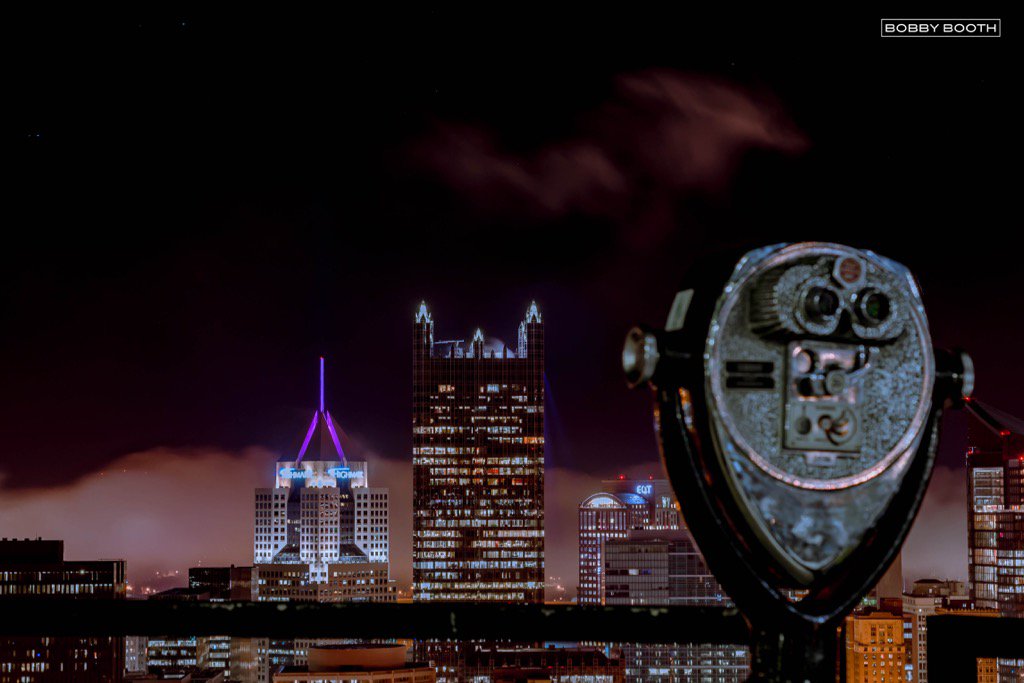 itsbobbybooth's tweet photo. Over look of Pittsburgh with the city lit behind it! #pittsburgh https://t.co/hTi6w82TfC
