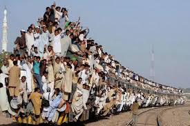 RealExUlaboxEng's tweet photo. Ya hay gente de camino a la charla de @JavierCane (aka #cosaFina) y @rafaoe (aka #rafaBot) de esta tarde. No faltad! https://t.co/rKdVd5DeoR https://t.co/sMp40jgOLA