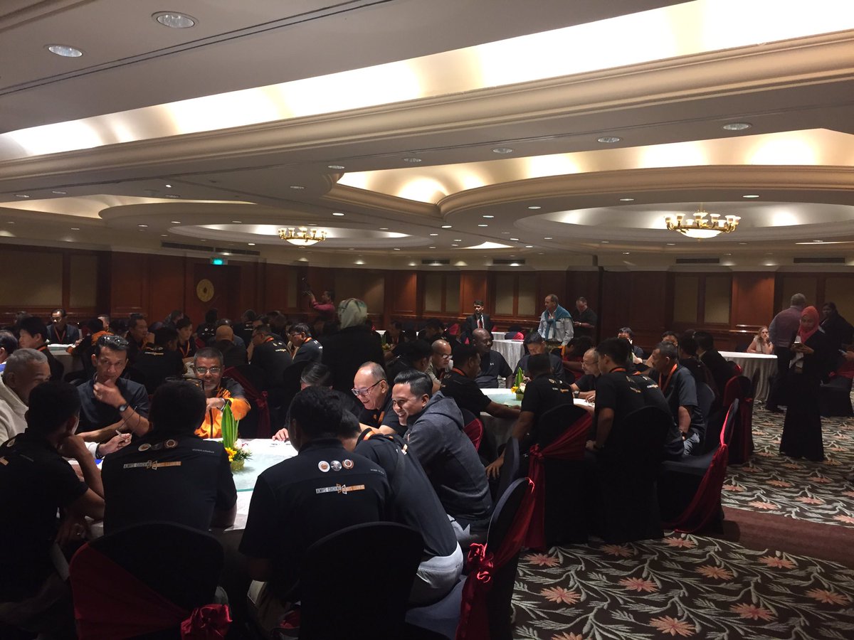 KeithPowerHP's tweet photo. Winning mentality exercise with our coaches #NationalCoachingConference2016 https://t.co/wDu2z18F9N