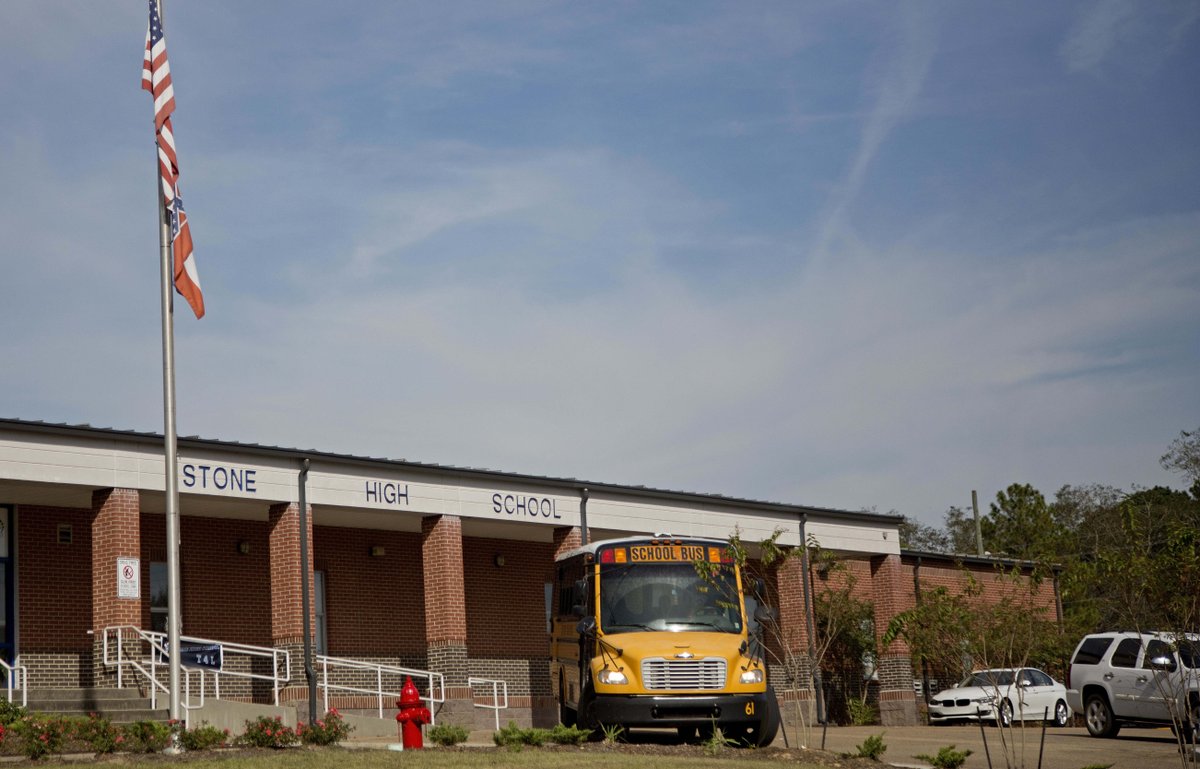 FoxNews's tweet image. NAACP wants federal probe after noose put on black Mississippi student fxn.ws/2eMZanm