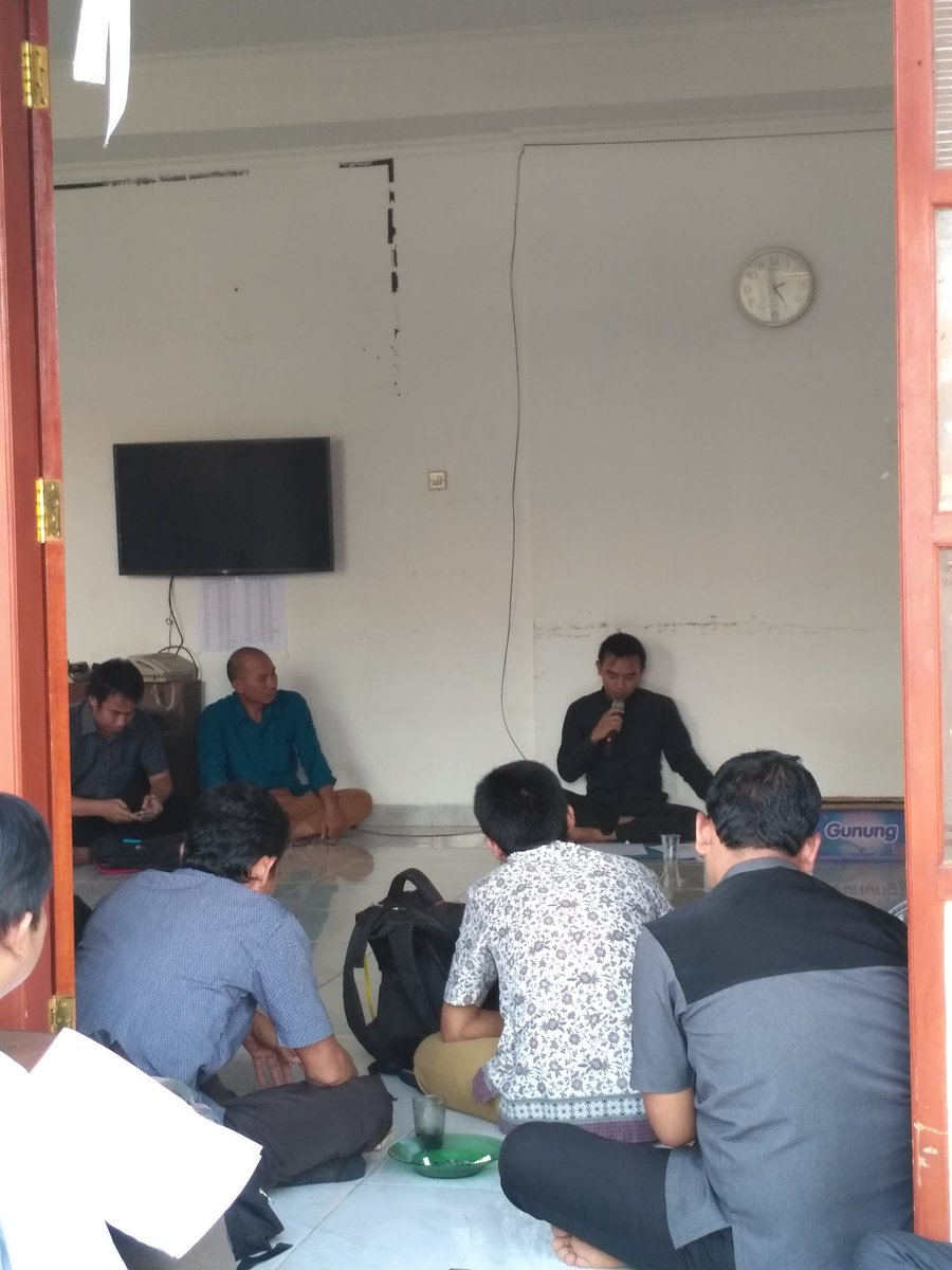 panwaslu_serang's tweet photo. Rapat Koordinasi dengan Panwaslu Kecamatan Se-Kabupaten Serang. 
Terkait Alat Peraga Kampanye (APK). 
PKPU Nomor 12.
#pilgubbanten https://t.co/Uc4Rfgg3ba