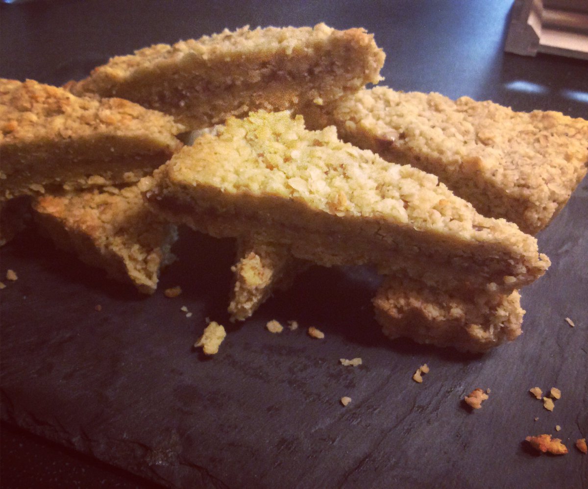 crouchst_bakes's tweet photo. Bakewell flapjack #crouchstbakes https://t.co/NKsBRS0nW4