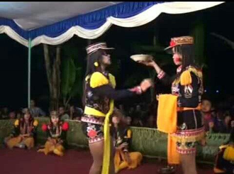 DoyanMistis's tweet photo. @MISTIS_IND kesenian ndolalak selain menyuguhkan kesenian berbau mistis,NDOLALAK jg mnampilkan wanita cantik pilihan https://t.co/B1SRw1D2Cj