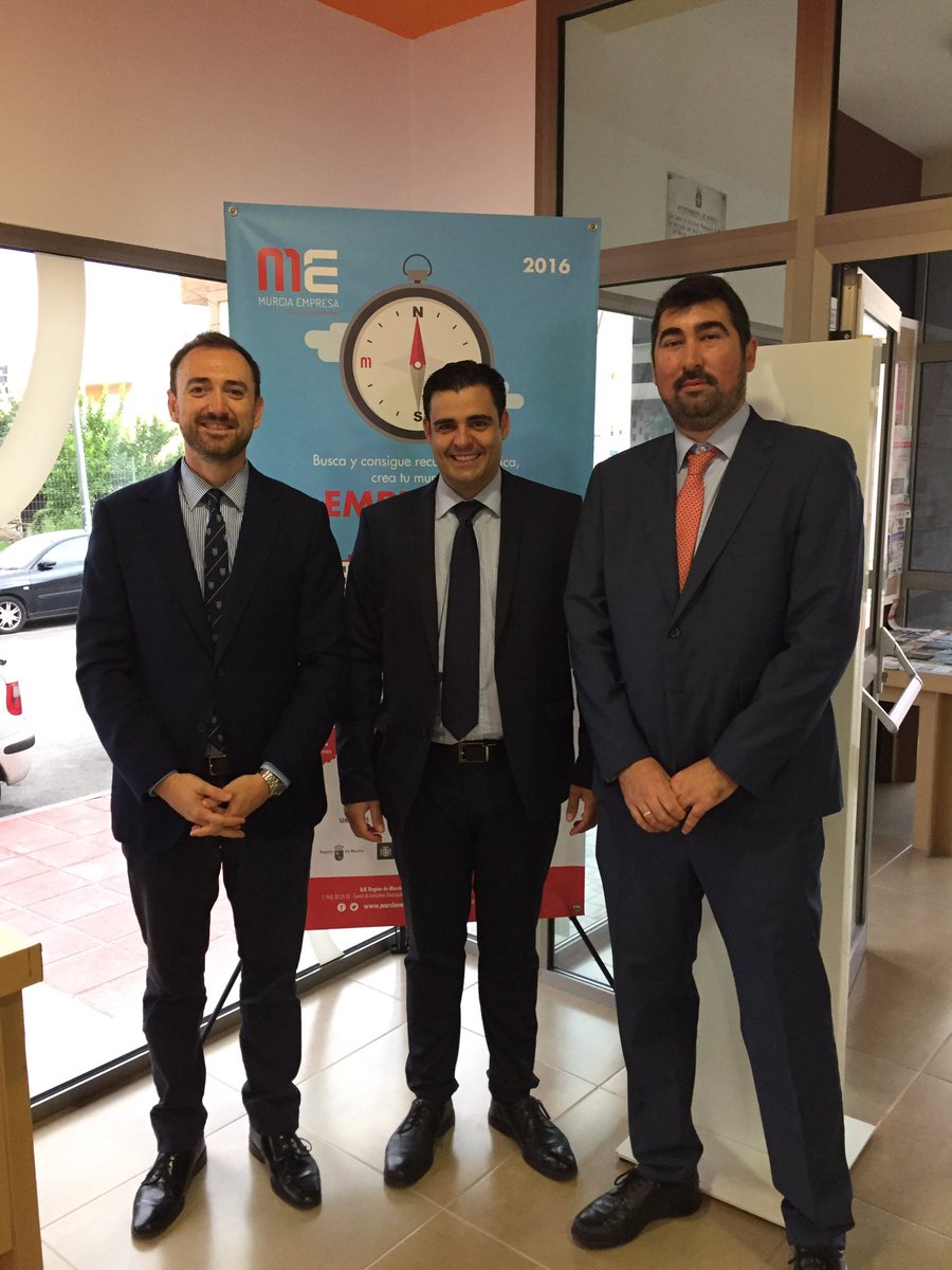AJERegionMurcia's tweet photo. Hoy reunión de trabajo con Director del @sef_carm para poner en marcha nuevos proyectos de apoyo a los jóvenes emprendedores y empresarios https://t.co/lYgBxHXHCR