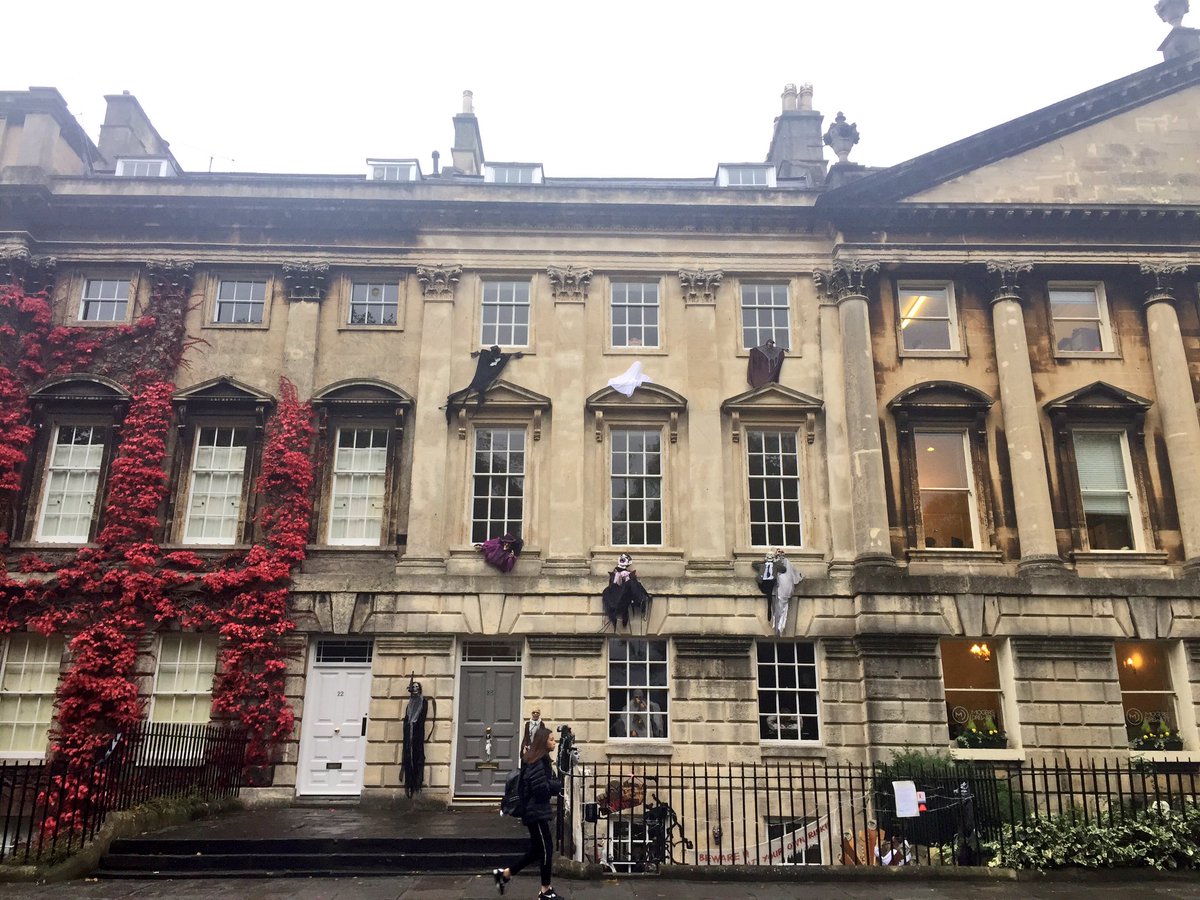 Have you seen the fantastic Halloween display on Queen Square yet? 🕸🎃👻