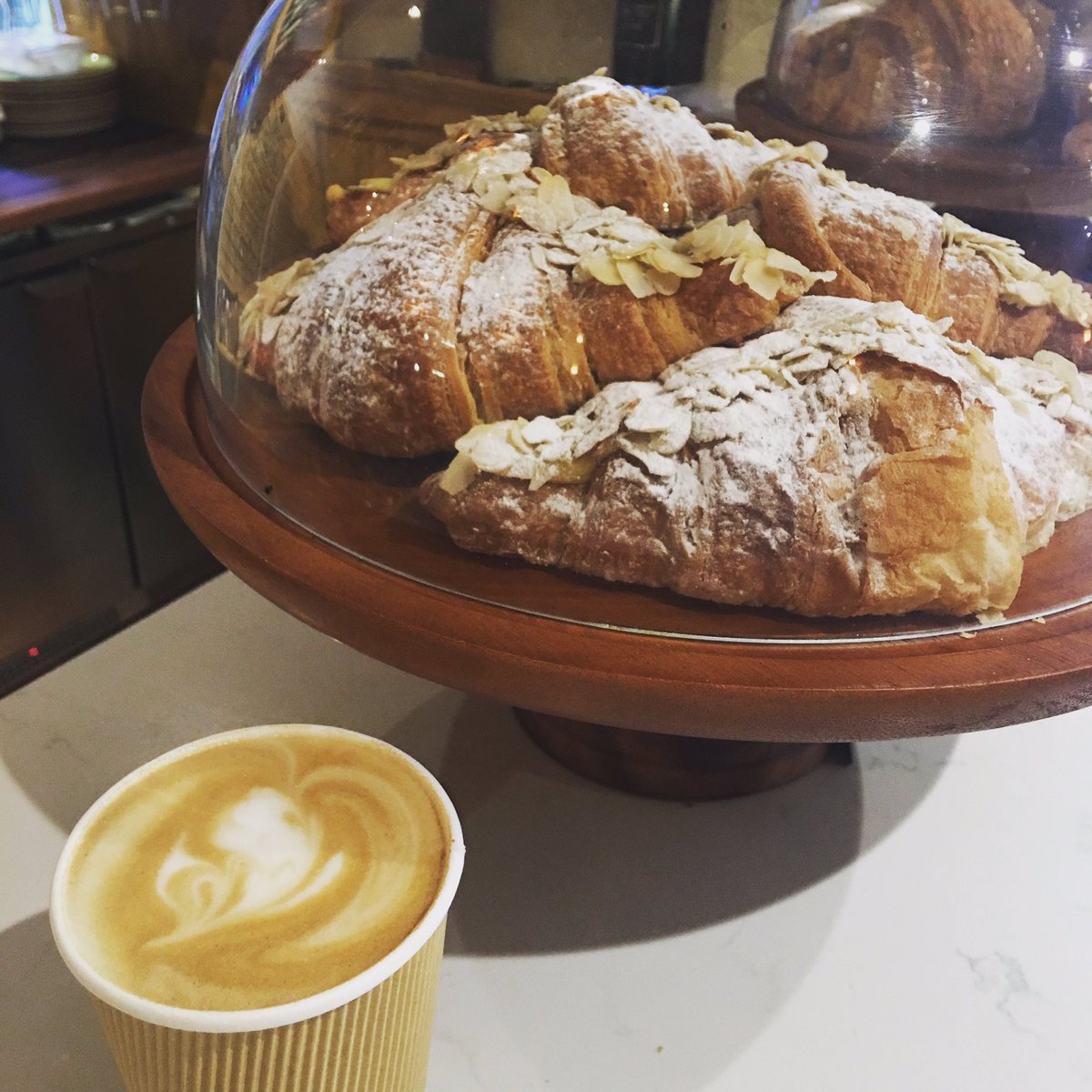 Lara_CMHarris's tweet photo. No better way to kick start a Tuesday morning... @bungatiniuk #BreakfastTreat #BungaTINI #LondonVItalia #CoventGarden ☀️☕️ https://t.co/8oVdy9iUn8