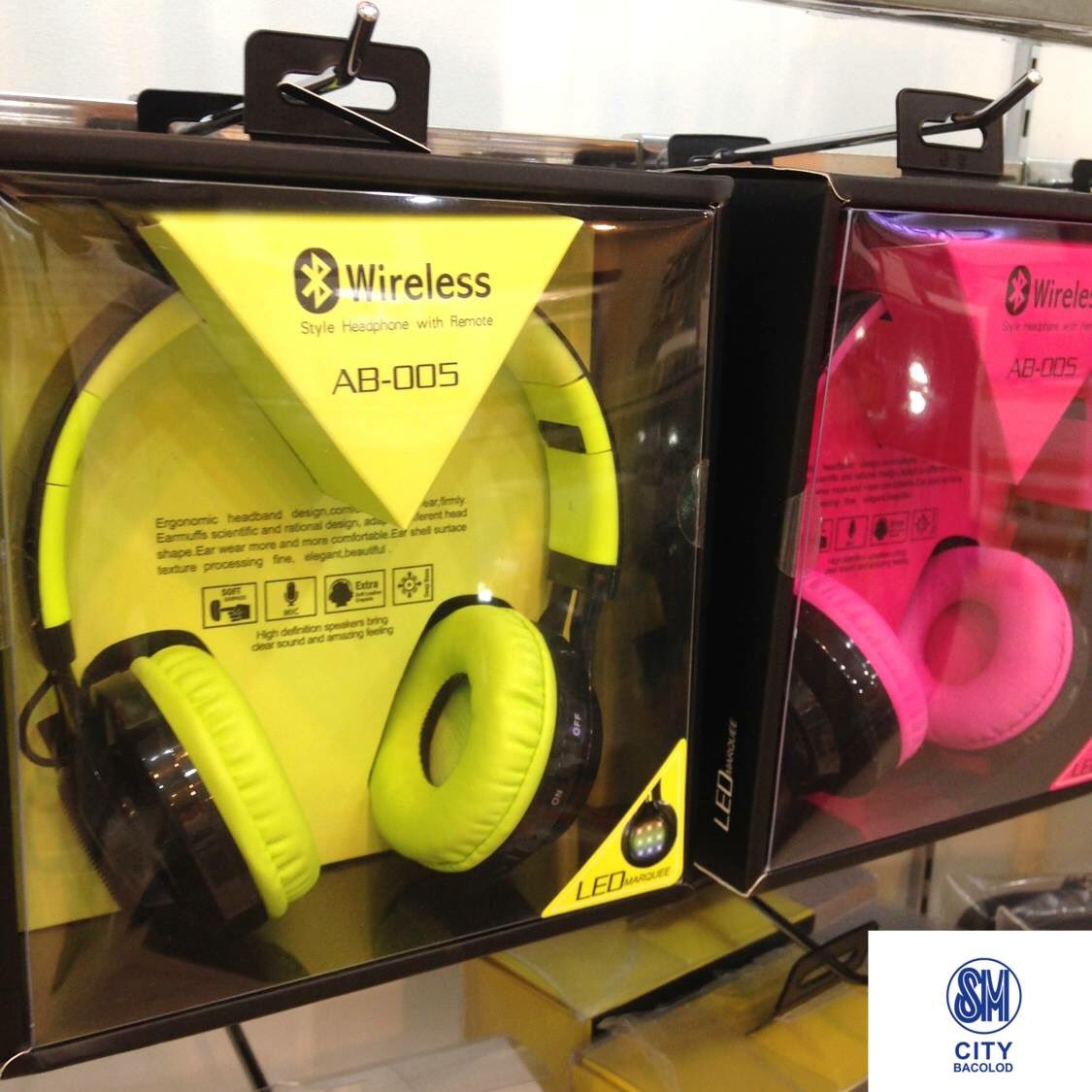 SM_CityBacolod's tweet photo. Move to the beat freely with this LED Marquee bluetooth headset available at #Capdase!

#SMTechieTuesdays #SMCityBacolod #EverythingsHere https://t.co/q81MpLJKl3