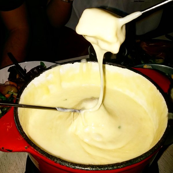 LondonPopups's tweet photo. Tonight! @thelodgeclapham re-opens in #ClaphamNorth https://t.co/MeGQyZHW20 Fondue, hot cocktails &amp; more, Tues-Sun https://t.co/Dah9cqj5Y1