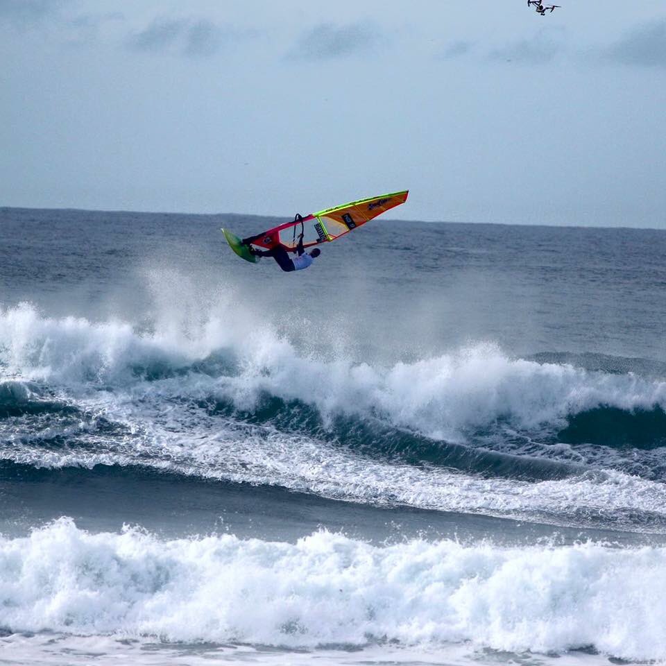 A jump in the new day for Taty. Didn't manage to qualify for the finals of tow-in, but slalom registrations up today! #pwaworldtour