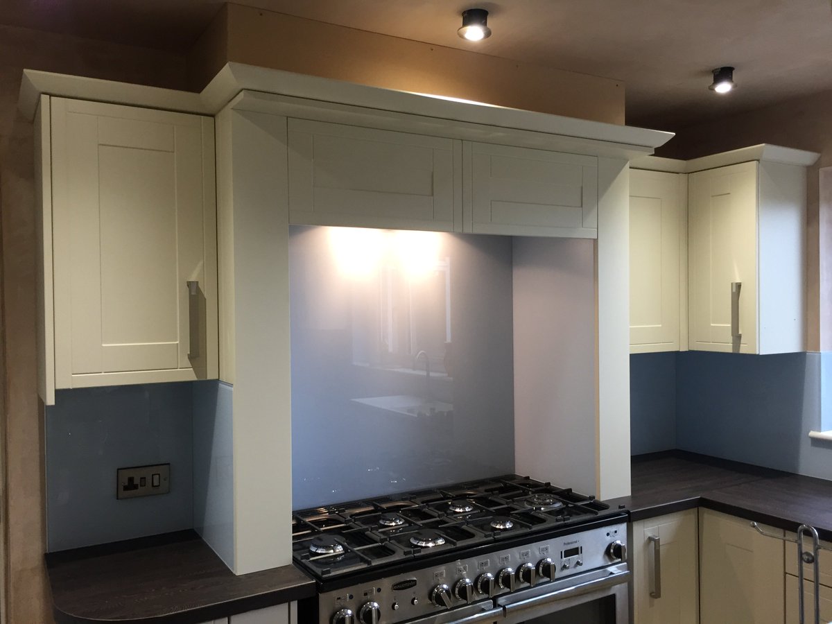 uaglassltd's tweet photo. Its been another busy few days for @uaglass fitting kitchen splashbacks #uaglass #splashbacks #kitchens #steel #ice #raspberryred https://t.co/zzVxQPN7rZ