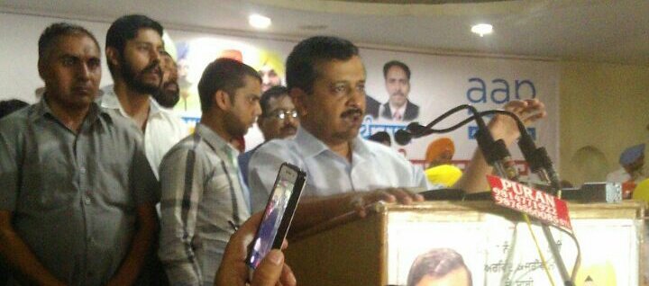 AAPPunjab's tweet photo. पंजाब में सरकार बनाने के बाद हर पिंड में मुहल्ला क्लीनिक बनाएंगे, सारी दवाइयां, सारे टेस्ट फ्री होंगे : @ArvindKejriwal https://t.co/UdyDb59h3h