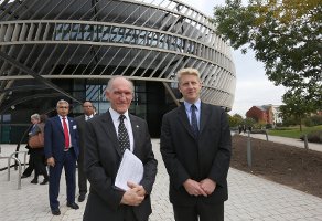 Jo Johnson opens new centre for entrepreneurship <a href="/UniofNottingham/">Uni of Nottingham #WeAreUoN</a> nottingham.ac.uk/News/pressrele…
#NottinghamTogether