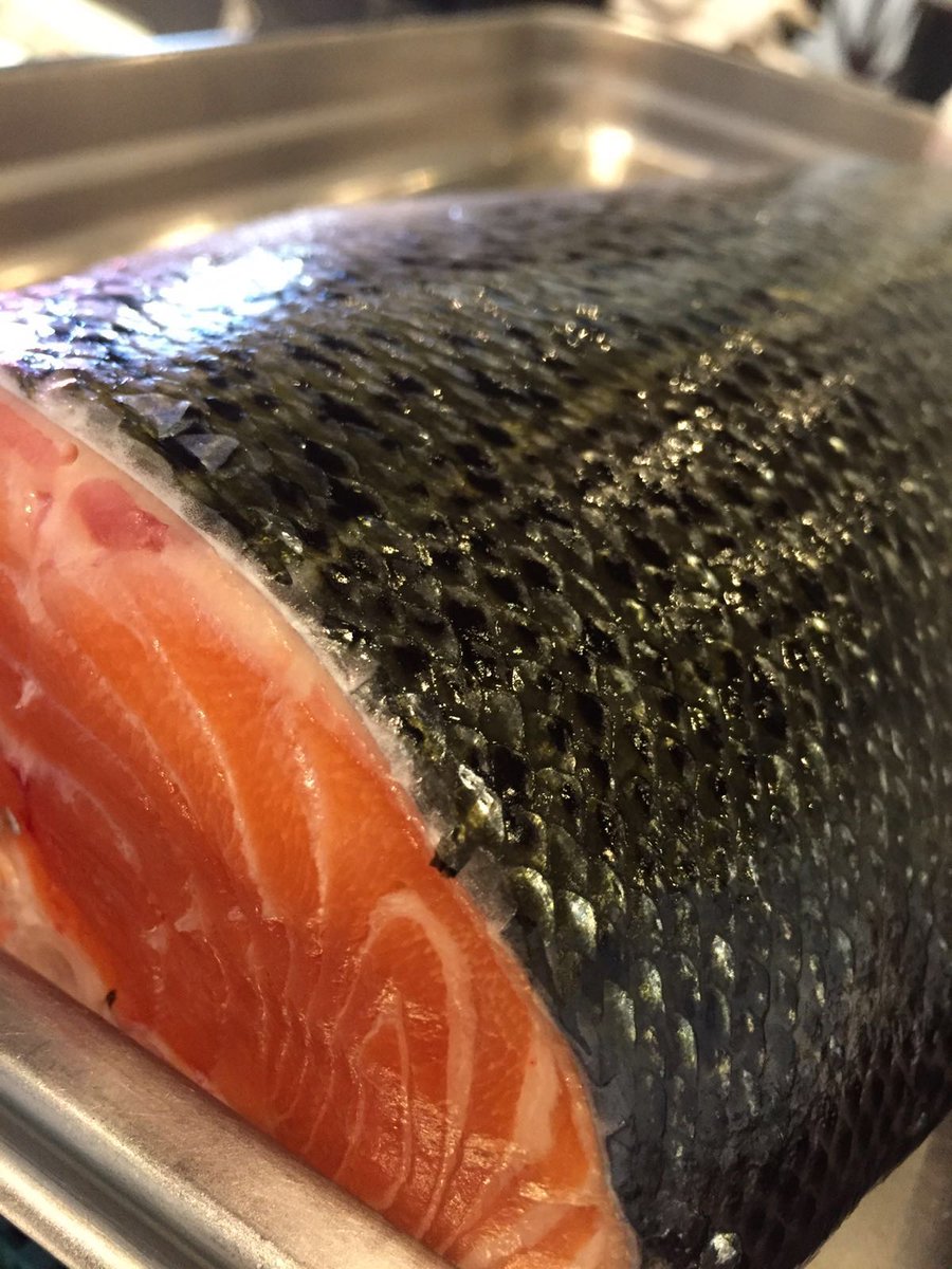 Yamatosushibar's tweet photo. Conoce los beneficios del Salmón #13añoscontigo #yamatosushibar #sushimadrid #sushilovers https://t.co/pHx0eWvCoh https://t.co/PhGBe4Dwat
