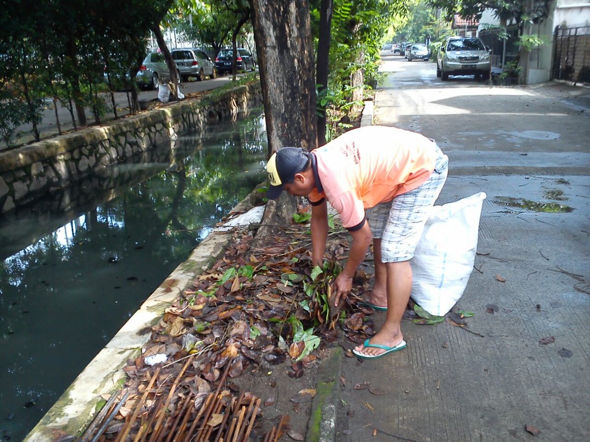 melodotgading's tweet photo. Kegiatan penangkutan sampah 25 oktober 2016
#pasukanorangedinsih
#LiveMove
#BebasSampah2020 https://t.co/sFQqgcFMgO