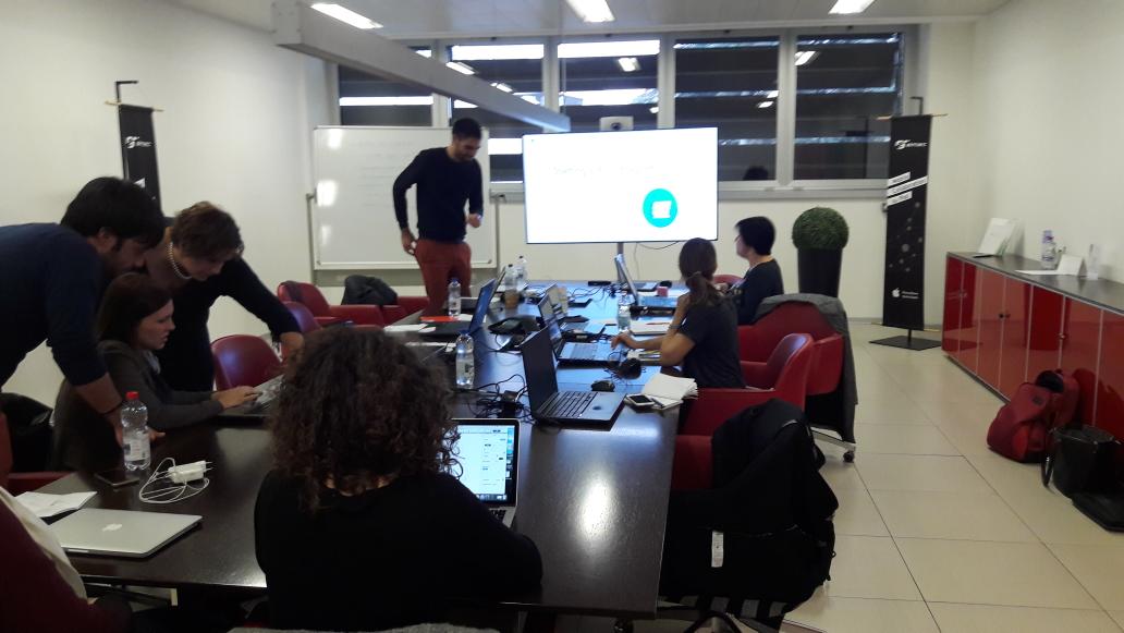 DigitalCampLab's tweet photo. Oggi il #digitalcampVA é ospite di @ElmecTwitt: @minuscole ci racconta come fare Social Media Engagement in un'azienda. https://t.co/HdXTg6fw7E
