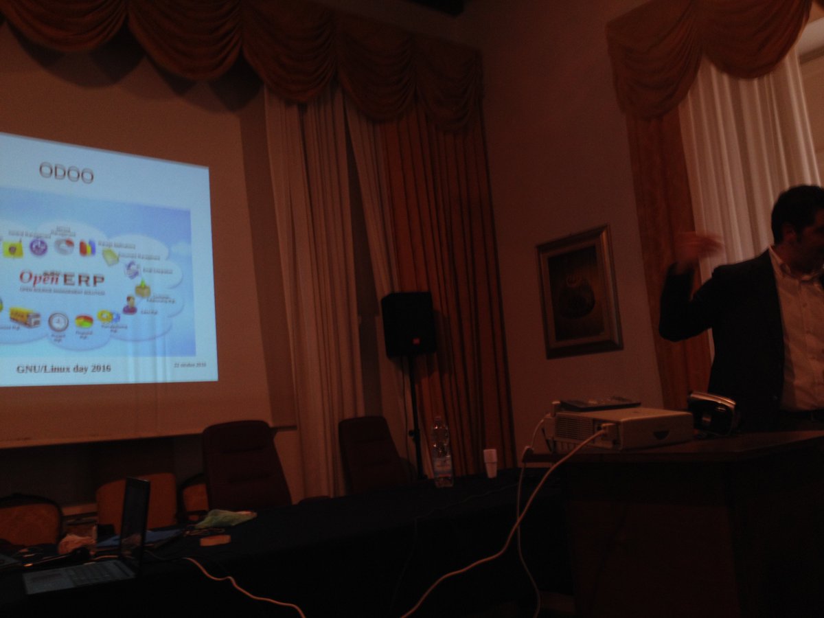 linuxdayTaranto's tweet photo. @scigghia parla di @Odoo #linuxday2016 #taranto https://t.co/Et9bIRnCP1