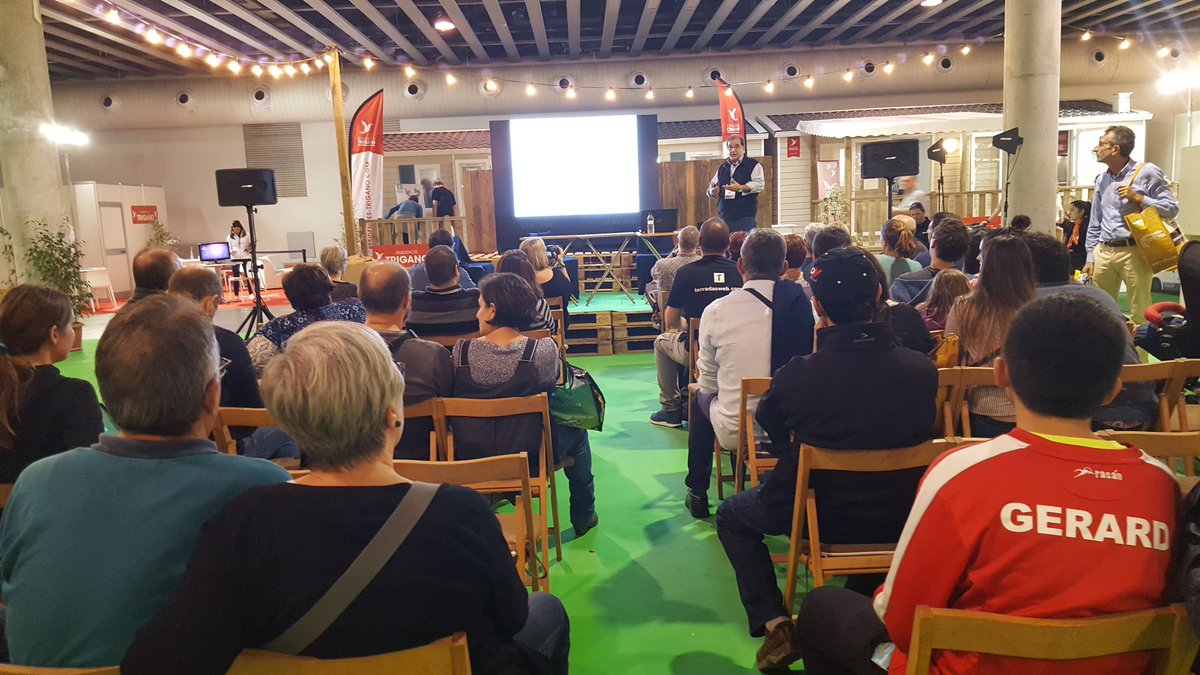 Caravaningbcn's tweet photo. En el salón Caravaning pudimos compartir grandes experiencias y aprender de algunos amantes de los viajes en libertad en #Travelvaning https://t.co/l4LwyFXk7R