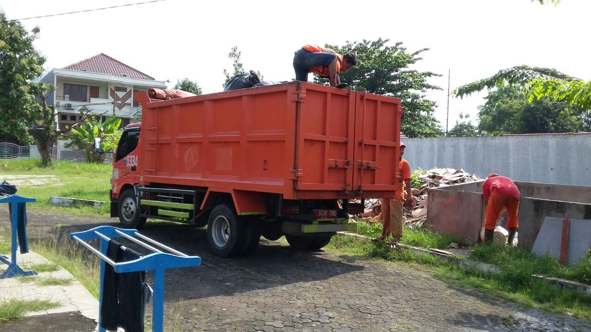 melodotgading's tweet photo. Kegiatan pengangkutan sampah 25 oktober 2016
#pasukanorangedinsih
#LiveMove
#BebasSampah2020 https://t.co/DQTHdDS8vL