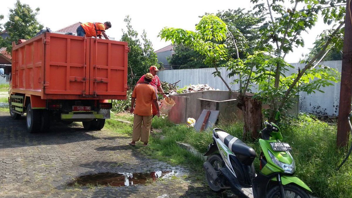 melodotgading's tweet photo. Kegiatan pengangkutan sampah 25 oktober 2016
#pasukanorangedinsih
#LiveMove
#BebasSampah2020 https://t.co/DQTHdDS8vL
