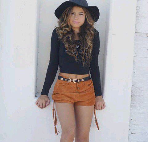 Kihalopez's tweet photo. Top @IzzyBeClothing https://t.co/xkD6t9U8RA