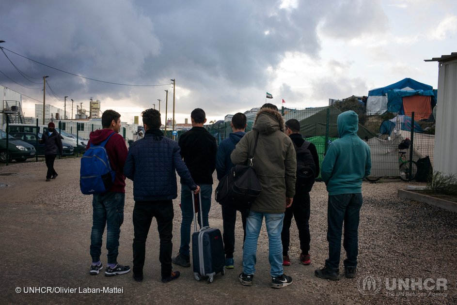 RefugeesMedia's tweet photo. We welcome the transfer of residents out of #CalaisJungle and the transfer of 100+ unaccompanied children to the UK under Dublin Regulation. https://t.co/gGy8o3xJAp