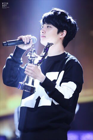 EXO_12_nachan's tweet photo. キチガイ仲間探し中

🐧 01(00)line

🐧 ギョンス

RTでお迎え❤️

#Twitter上にいるEXOペンさん全員と繋がるのが密かな夢だったりするのでとりあえずこれを見たEXOペンさん��RTもしくはフォローしていただけると全力でフォローしに行きます https://t.co/8zIxLjKwQT