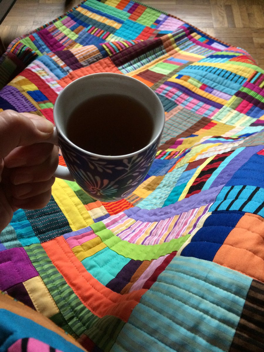 MaryCo1's tweet photo. Planned to photograph my  Carnaval Pattern Quilt outside...too much rain!... https://t.co/ifAcwMAuW3