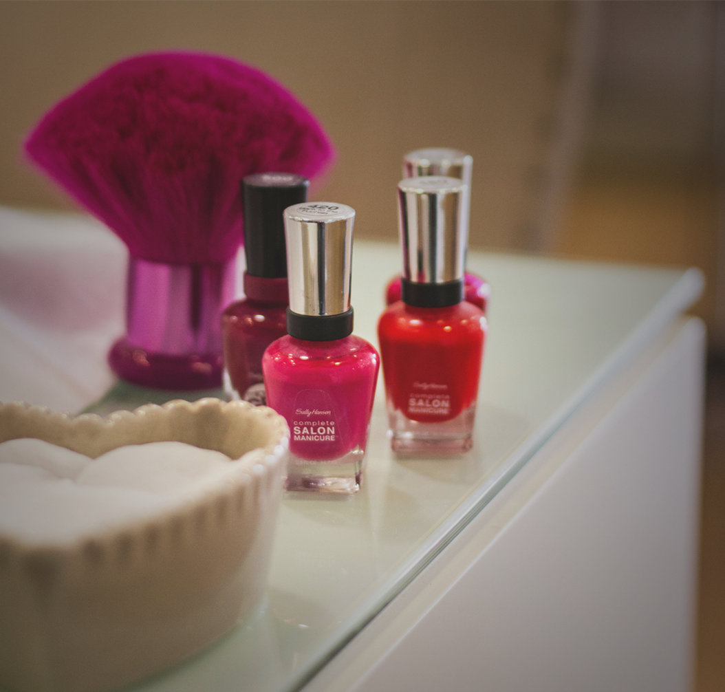 PetitMilkRoses's tweet photo. Which nail color do you love? Browns, greys, reds… Always in #LePetitMilkAndRoses #Marbella https://t.co/wzSu2x4JmR #NailPolish https://t.co/rA56NHNAAH