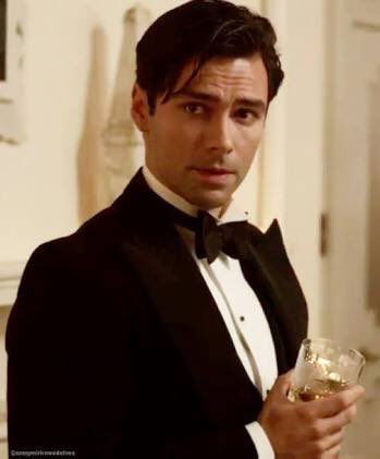 sim_my's tweet photo. Loving short haired Aidan Turner in Then There Were None π #bbcrocks #AidanTurner #thentherewerenone #shorthairworks https://t.co/4ZaPiX6cqa