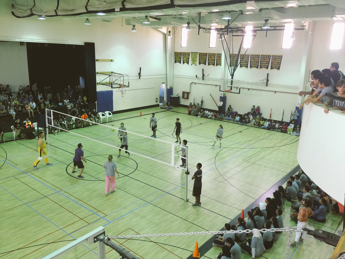 ISGjMSHSap's tweet photo. Student vs. Faculty volleyball game. Go faculty! 🙂#jaguartale https://t.co/jgBDaY8Eby