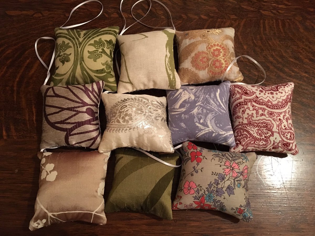 SatnamRathore's tweet photo. Mini lavender cushions.....finished order for a friend 😊 https://t.co/86OTNJsox5