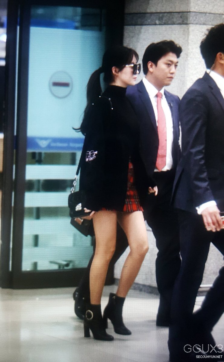 [PIC][25-10-2016]Yuri và SeoHyun trở về Hàn Quốc vào hôm nay Cvmkfm8VIAAchlC