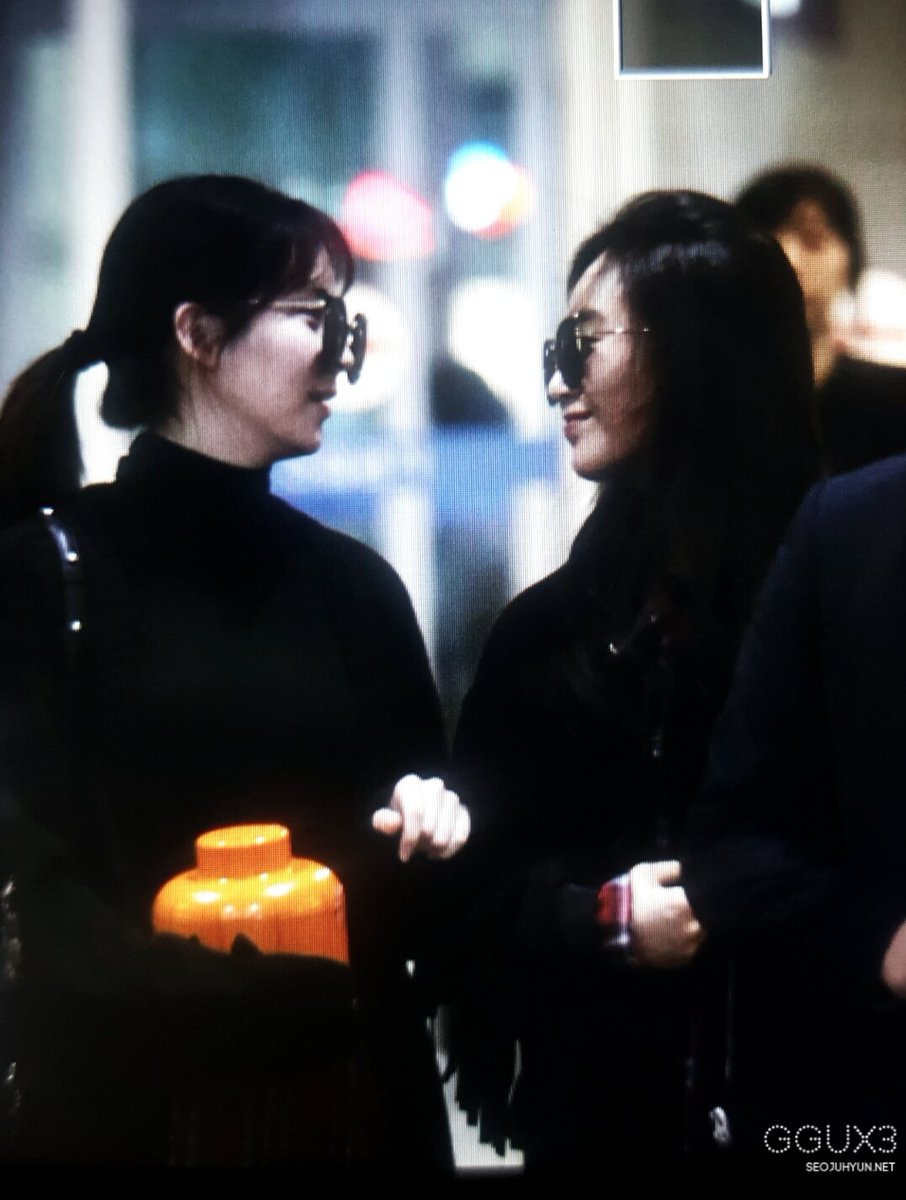 [PIC][25-10-2016]Yuri và SeoHyun trở về Hàn Quốc vào hôm nay CvmkiP3VIAAhk3s