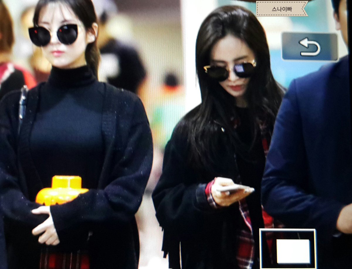 [PIC][25-10-2016]Yuri và SeoHyun trở về Hàn Quốc vào hôm nay Cvml8vVUMAAwo4Q