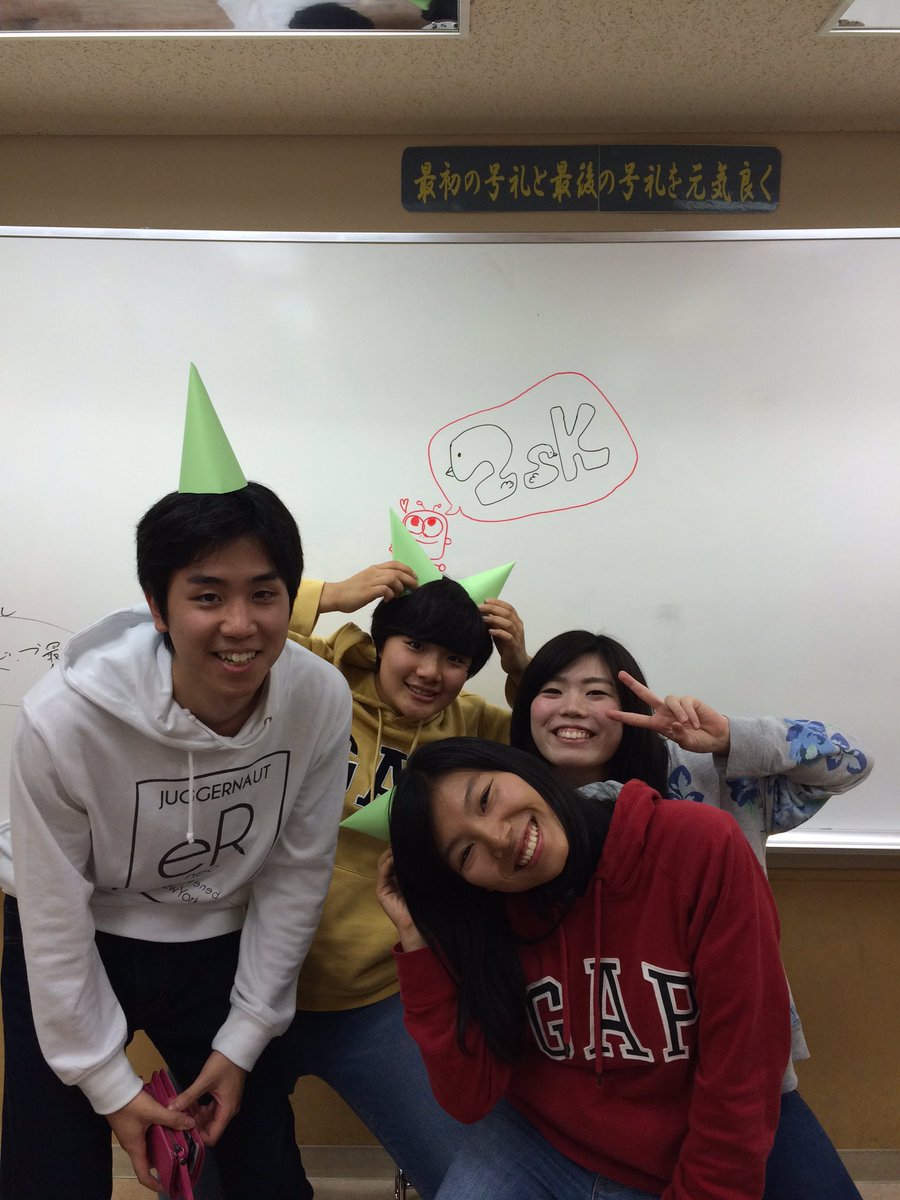 yokohama_rs's tweet photo. 【パフォフェスに向けて始動‼︎】2SKクラスではパフォフェスに向けての衣装作りが始まりました‼︎何の衣装かはお楽しみに♪
#横浜リゾート #スポーツ保育科 #2SK #パフォフェス #何冠取れるかなっ #今から準備頑張り中 https://t.co/8AhUo5BXzW