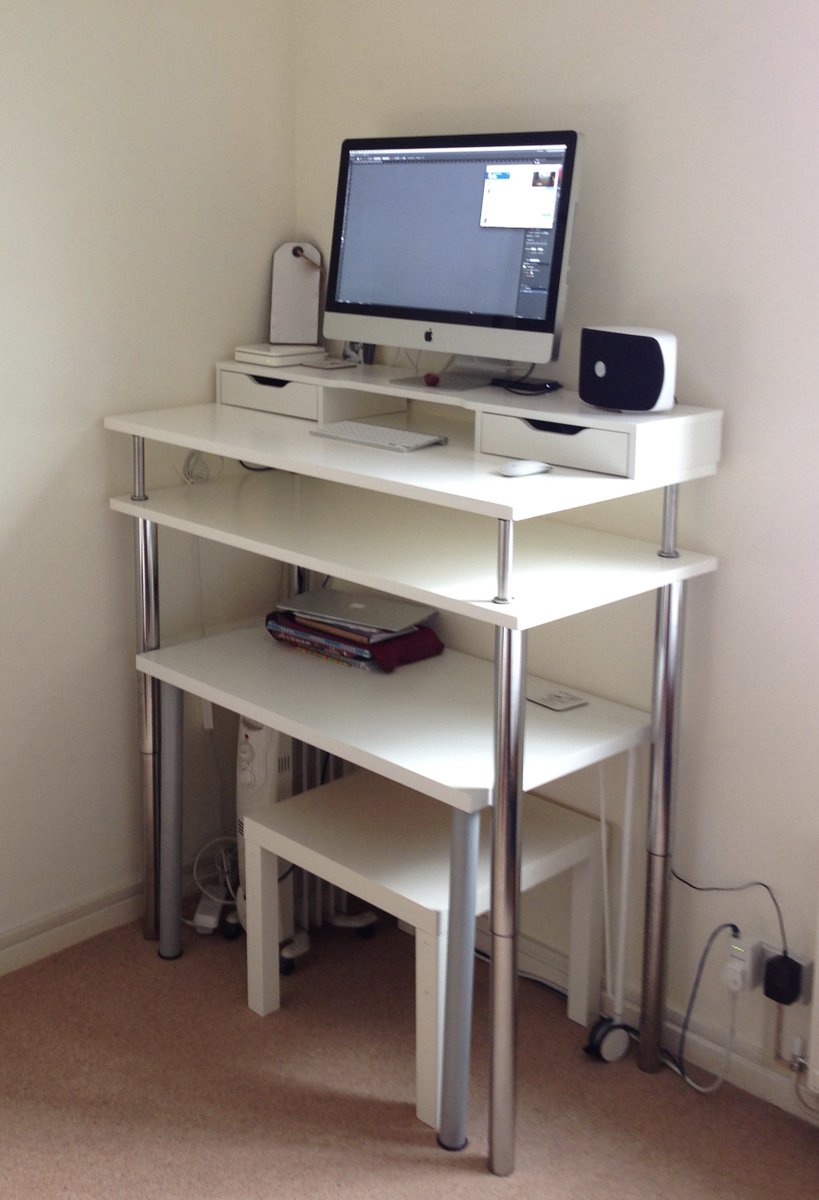 smallpaultall's tweet image. week two of the new standing desk. need’s to be a wee bit taller then perfecto👌. it also has room for @karenlsturrock ’s desk to roll out