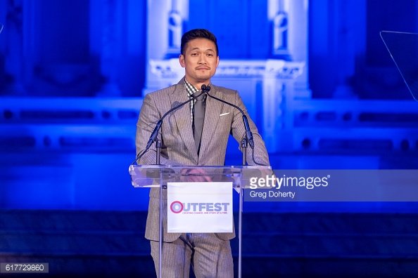 TMI_Uruguay's tweet photo. @HarryShumJr presenting at the @Outfest #LegacyAwards2016 #RedCarpet Part 4 #HostingTime πππ that face! #HilariouslyCute https://t.co/cUTN5eubcM