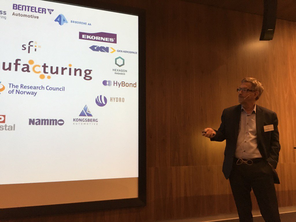 HakonHaugli's tweet photo. 46% økt produktivitet i klyngen. @SverreNarvesen om @SINTEF Raufoss. Folk, deling, kople akademia-industri. #euikt16 https://t.co/nLXhGApPCX