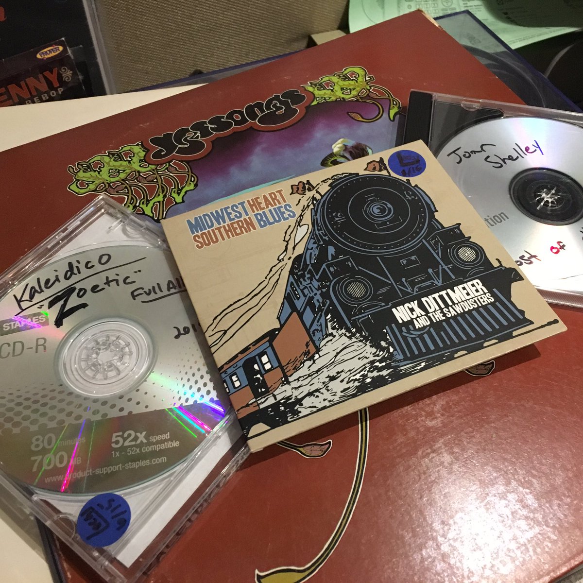 Busy morning on <a href="/WFPK/">WFPK</a> w/ #VinylLust, <a href="/loumusicawards/">Lou Music Awards</a> finalists + tix to <a href="/bandofhorses/">Band of Horses</a> at <a href="/LvillePalace/">The Louisville Palace</a> &amp; <a href="/rrtfb/">Rrff Rtfb</a> at @HeadlinersLou! 📻🎵