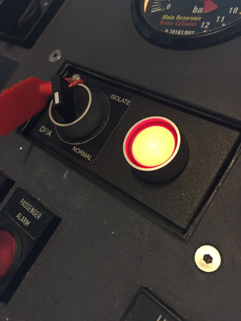 webbo62's tweet image. This looks like something fleet got off eBay and was fitted by a fucking halfwit
#TrainStuff