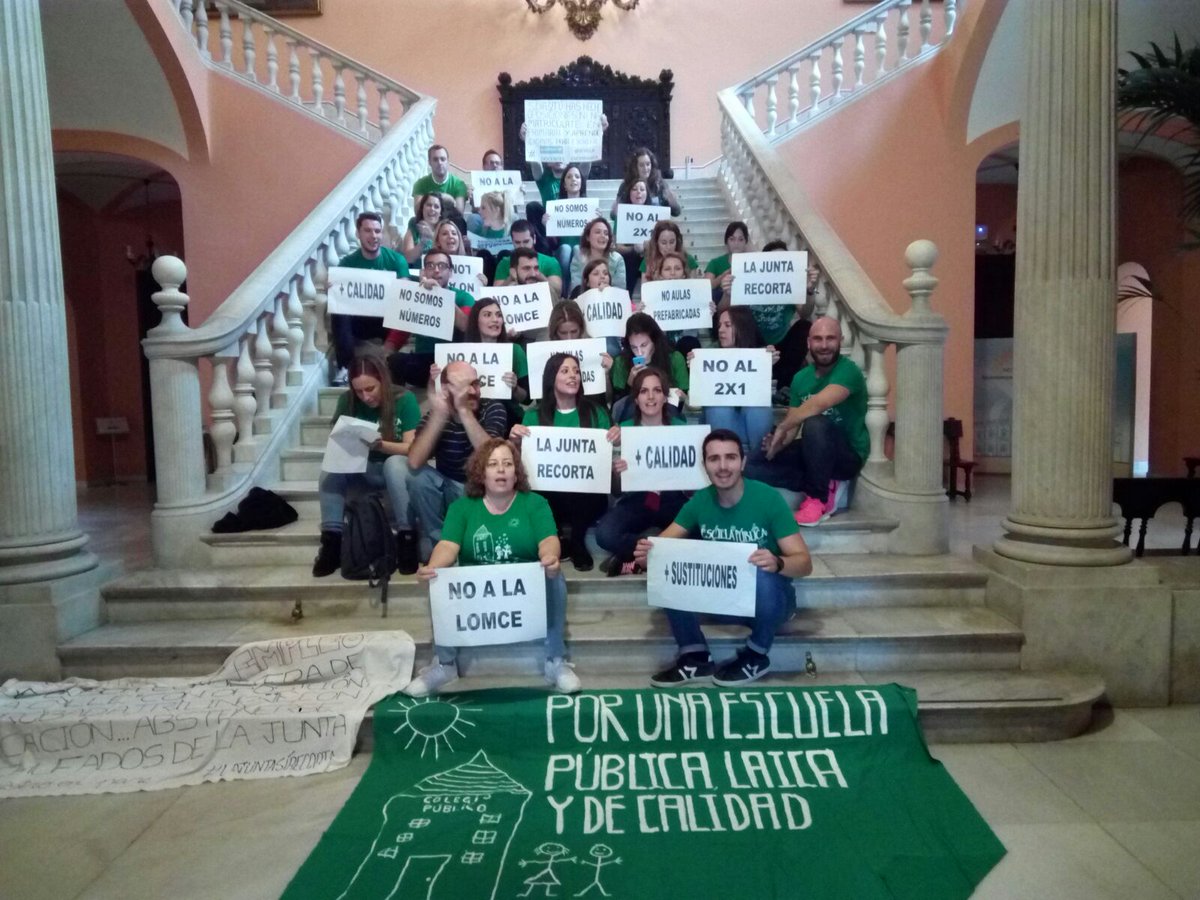 SindicaEstudian's tweet photo. Todo nuestro apoyo y solidaridad con #SevillaDocentesEncerrados!! Basta de recortes a la educación pública!!! https://t.co/z1teJOCJz7