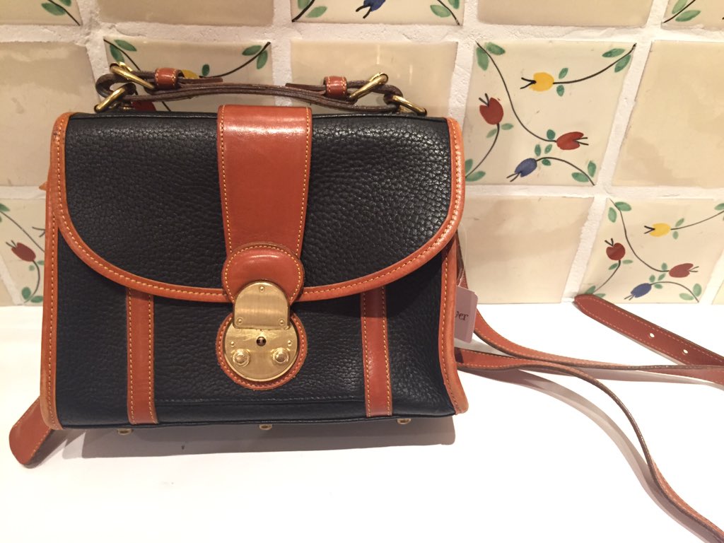 flower_official's tweet photo. #flower堀江店
#doony
doony&bourkもおすすめ♡
珍しいシルエットのショルダーbagはマチもしっかりあるので荷物もたっぷり入ります!♡♡♡
#used https://t.co/FDy19Jl0xz