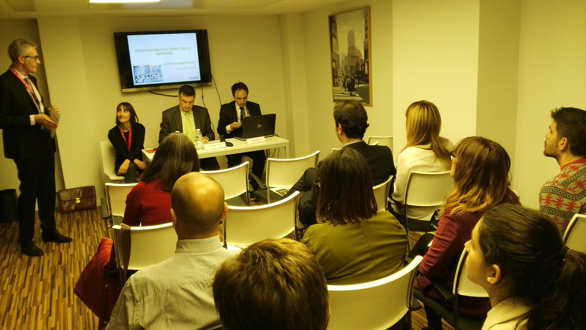 ofi_evolutiva's tweet photo. Comienza la charla sobre #ResponsabilidadPenal de la empresa a cargo de @datalia #Serte #OficinaEvolutiva https://t.co/wBuM4y33Wm