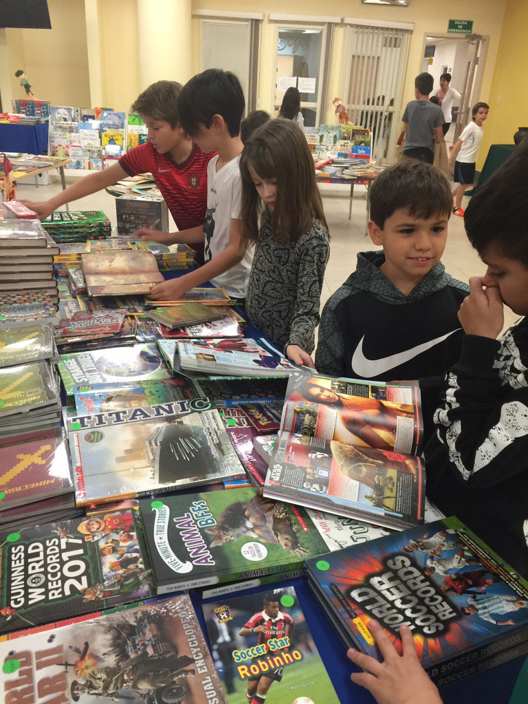 Library_Voices's tweet photo. Non-Fiction love @ the Elem Book Fair. https://t.co/JF97rUSq4z