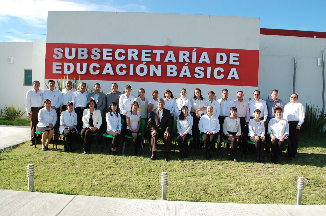 SEB_HGO's tweet photo. Personal de la Subsecretaría de Educ. Básica se suma a la campaña #Únete para poner fin a la violencia contra las mujeres #DiaNaranja https://t.co/Nd0mQAOT3r