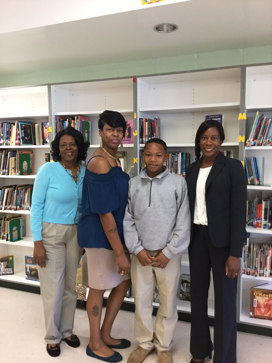 BarclayHarle's tweet photo. 1st Quarter Honors Day @ScarboroughMS1 https://t.co/h5fpzLvS5S