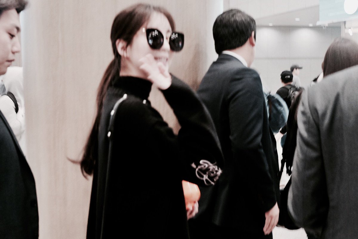 [PIC][25-10-2016]Yuri và SeoHyun trở về Hàn Quốc vào hôm nay Cvn8pWaUsAEjnrC